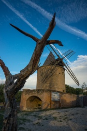 Le Moulin de Jerusalem, Windmill at top of village-4