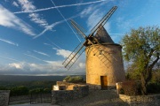Le Moulin de Jerusalem, Windmill at top of village
